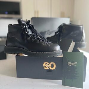 Danner Mountain Light 2                         007 60th Anniversary